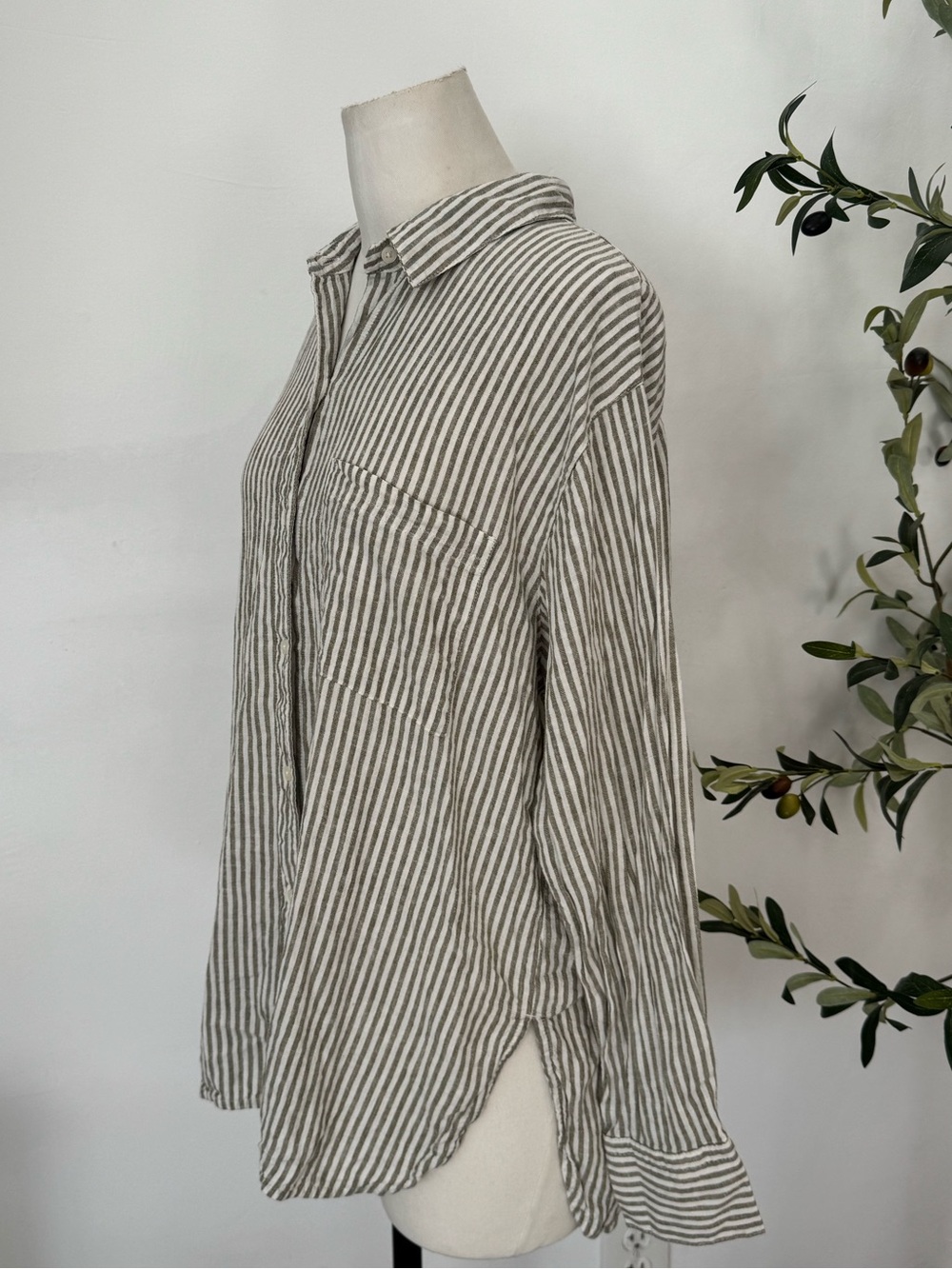 Old Navy Boyfriend Shirt Linen Blend Striped Button Up Long Sleeve Coastal Boho - Picture 5 of 7
